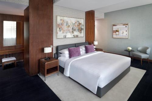 Кровать или кровати в номере Marriott Riyadh Diplomatic Quarter
