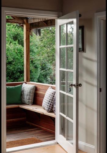 Taman di luar Tumbledown Barnhouse