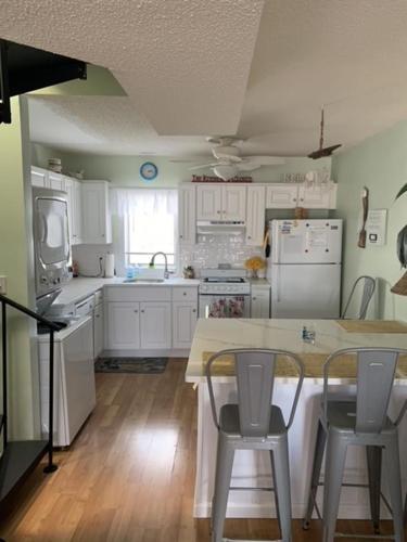 Gallery image of Brant Beach 2 Bedroom 1,5 Bath Ocean Side Condo in Brighton Beach