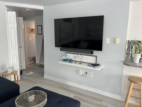 Afbeelding uit fotogalerij van Hear The Ocean From This Well Kept Oceanside Duplex in Brant Beach