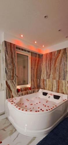 a large white tub in a room with a window at B&B Confort in Reggio di Calabria