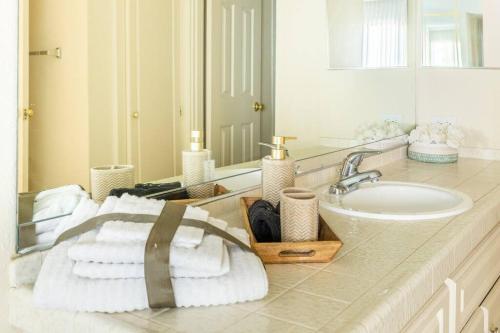 a bathroom with a sink and a mirror at One Bedroom Paradise Steps To Beach - Sleeps 5 in Los Angeles