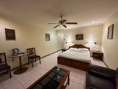 Ένα ή περισσότερα κρεβάτια σε δωμάτιο στο Copa Hotel