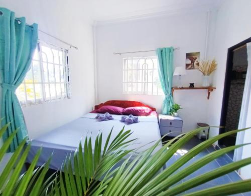 Postel nebo postele na pokoji v ubytování Sam's Guesthouse M'Pai Bay