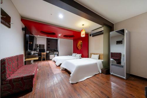Postel nebo postele na pokoji v ubytování Dongtan BobosHotel