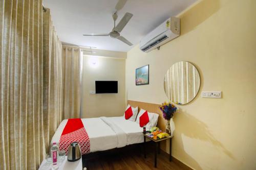 a hotel room with a bed and a mirror at Super OYOHotel Silver Stay 02 in Jaipur
