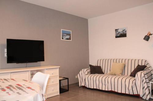 525 - A ERQUY, dans cet immeuble, situé à 300m du centre et 200m de la plage