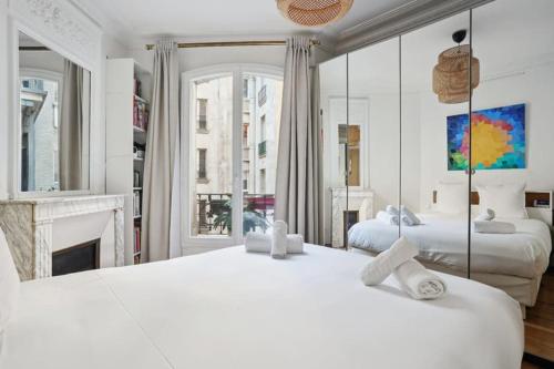 Säng eller sängar i ett rum på Charmant Apt Familial - Montmarte
