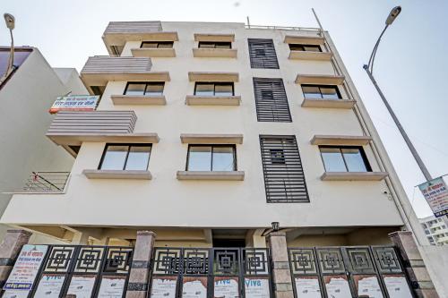 Gallery image of OYO Jai Shri Mahakal Guest House in Raipur