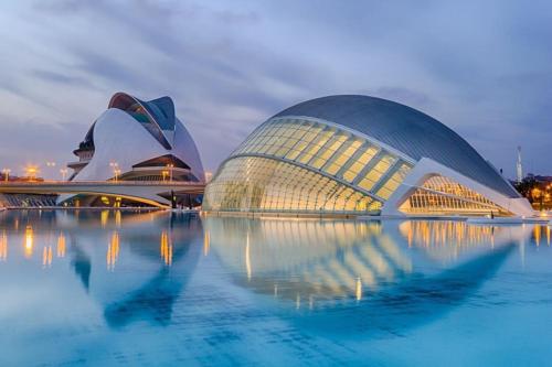 Valencia las Artes y Ciencias + Garaje + Netflix