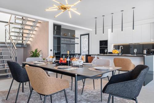 a dining room and kitchen with a table and chairs at Villa Boa Nova Branca by LovelyStay in Funchal