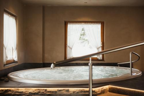 Koupelna v ubytování Hotel Monte Cherz