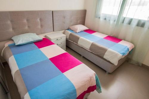 a bedroom with two beds and a window at Sunset Drive, Cerca de la playa Poniente in Benidorm