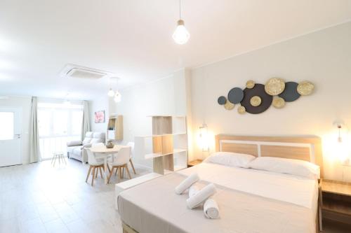 a bedroom with two beds and a table with chairs at Nautical Flats by Concept in Valencia