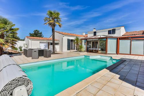 Martin - Grande maison avec piscine