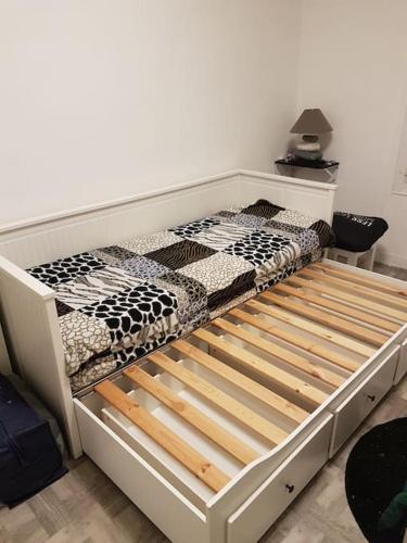 a bed in a room with two twin beds at Montrouge in Montrouge
