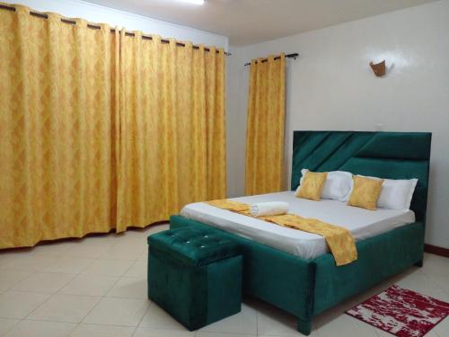 Un ou plusieurs lits dans un hébergement de l'établissement 3 Bedroom Apartment In Nyali-Mombasa- Baraka Suites