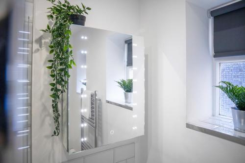 Ένα μπάνιο στο NEW! Luxury 1 Bed Apartment in Hartlepool City Centre by Stay With Us, Perfect for Couples & Contractors, FREE WI-FI!