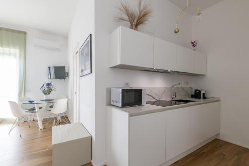 Kuchyň nebo kuchyňský kout v ubytování Cas’ A Mare - Beachfront Luxury Suites