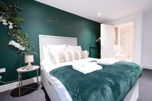 Krevet ili kreveti u jedinici u objektu Stylish 2-Bed In Central Wembley Ideal For Families, Leisure & Business