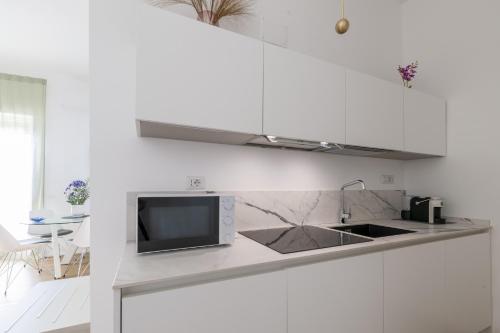 Kuchyň nebo kuchyňský kout v ubytování Cas’ A Mare - Beachfront Luxury Suites
