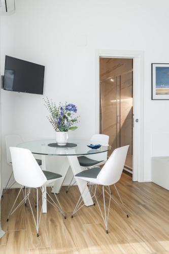 TV a/nebo společenská místnost v ubytování Cas’ A Mare - Beachfront Luxury Suites
