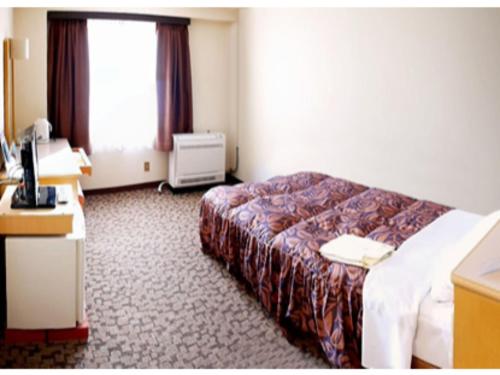 a hotel room with a bed and a window at Akashi Castle Hotel - Vacation STAY 83569 in Akashi