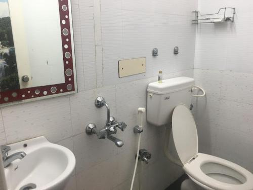 Ein Badezimmer in der Unterkunft KGUESTHOUSE