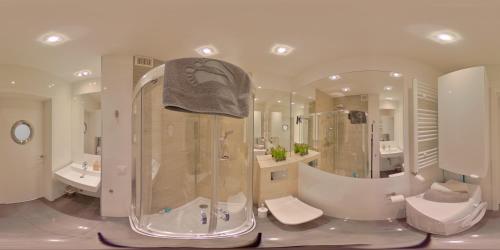 a large bathroom with a shower and a sink at Sunny Apartment I in Koszalin