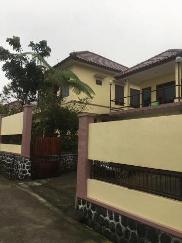 a house with a fence in front of it at Villa Kusuma Tawangmangu in Tawangmangu