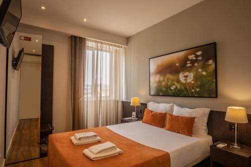 Giường trong phòng chung tại Riversuites