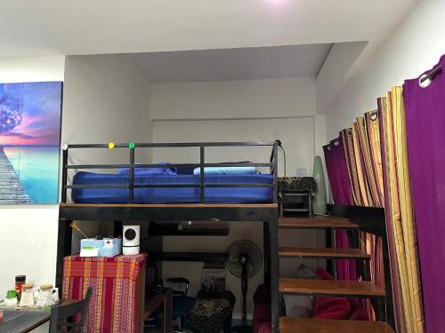 Μία ή περισσότερες κουκέτες σε δωμάτιο στο Studio B Loft M&K's Guesthouse