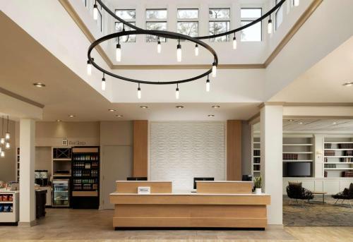 a chandelier hangs from the ceiling of a pharmacy at Hilton Garden Inn Boston-Burlington in Burlington
