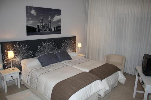 Säng eller sängar i ett rum på Hotel Cuatro Calzadas