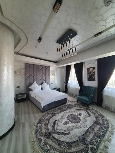 Кровать или кровати в номере Reikartz Namangan