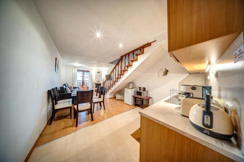 Kuchyň nebo kuchyňský kout v ubytování MyPlace Pamporovo апартаменти за отдих