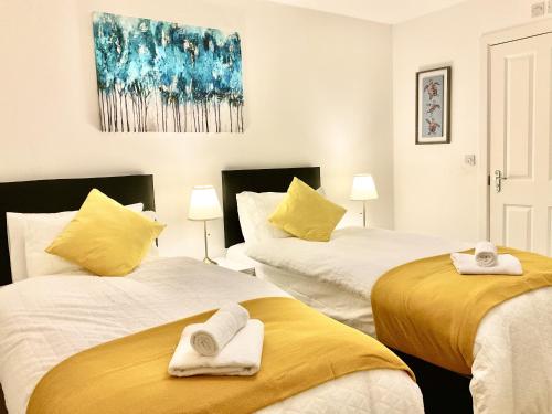 Tempat tidur dalam kamar di Ocean Home stay