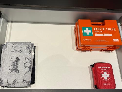an orange box and a suitcase on a shelf at Belm Ferienwohnung am Bach in Belm