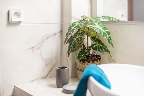Luxurious Apt in Megaro Moussikis Metro Station