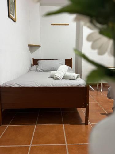 a bedroom with a bed with two towels on it at Casa Tita Maria in Trevélez