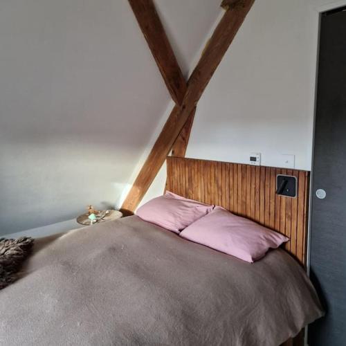 Tempat tidur dalam kamar di Gite La Passerelle