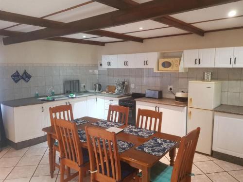 Dapur atau dapur kecil di Impangele Lodge