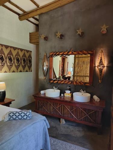 a bathroom with two sinks and a mirror at Dar Amane Guest House in Graskop