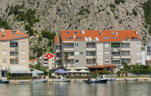 3 Bedroom Lovely Apartment In Omis