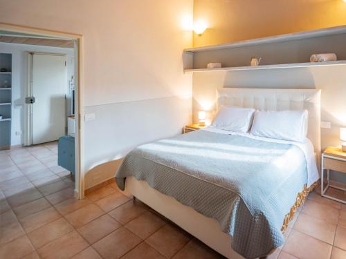 A bed or beds in a room at Casa Giulia - Appartamento a San Gimignano