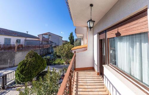 Balkón alebo terasa v ubytovaní Two-Bedroom Apartment In Kastel Kambelovac