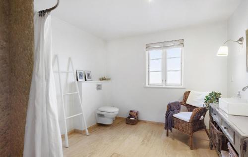 Ένα μπάνιο στο Nice Home In Gilleleje With Wi-Fi