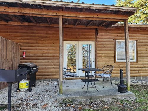 Kawasan patio atau luaran di 5 Min To Beaver Lake King Bed Fire Pit Jetted Tub #5