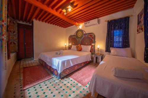 Postel nebo postele na pokoji v ubytování Riad Hayat Fes