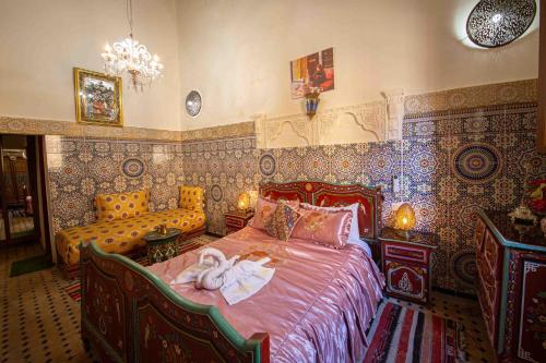Postel nebo postele na pokoji v ubytování Riad Hayat Fes